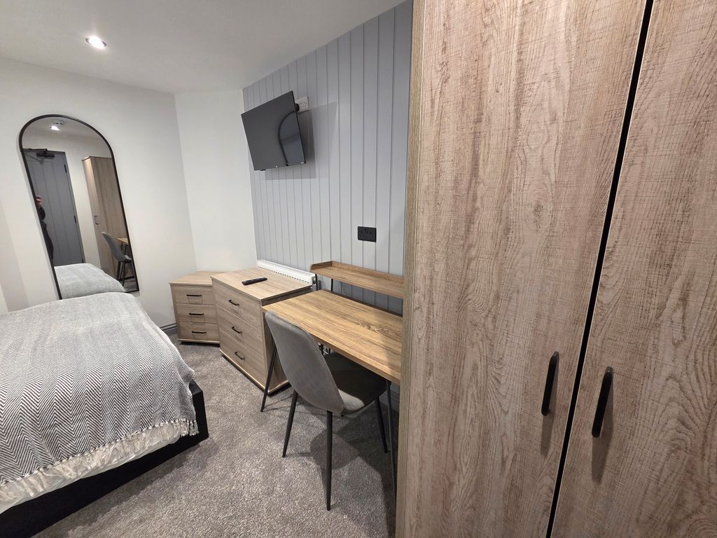 Property photo 3 of 17 Image