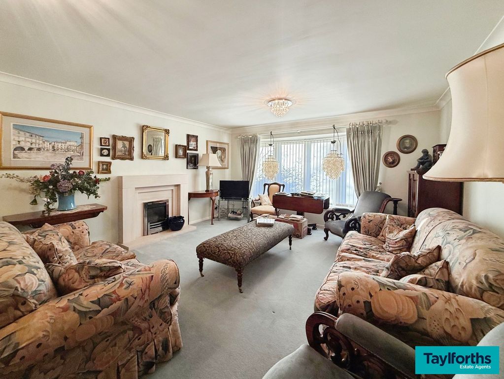 Property photo 2 of 28