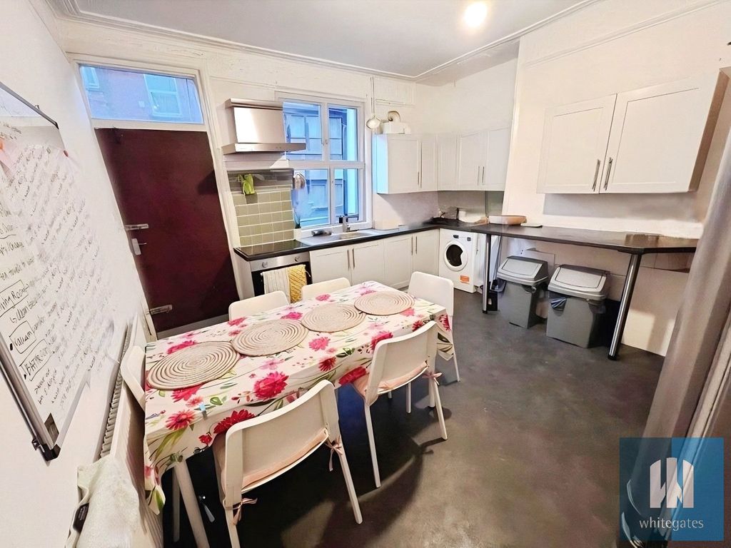 Property photo 2 of 20 Picture No. 16