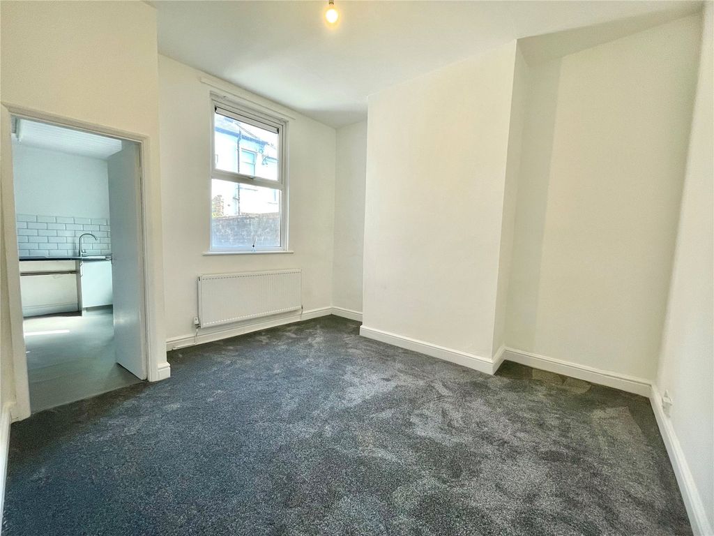 Property photo 3 of 11 Dining Room