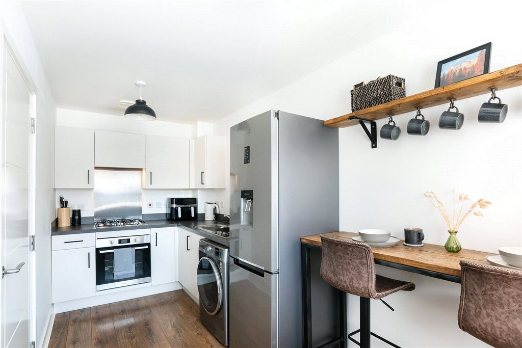 Property photo 3 of 19 Picture No. 18