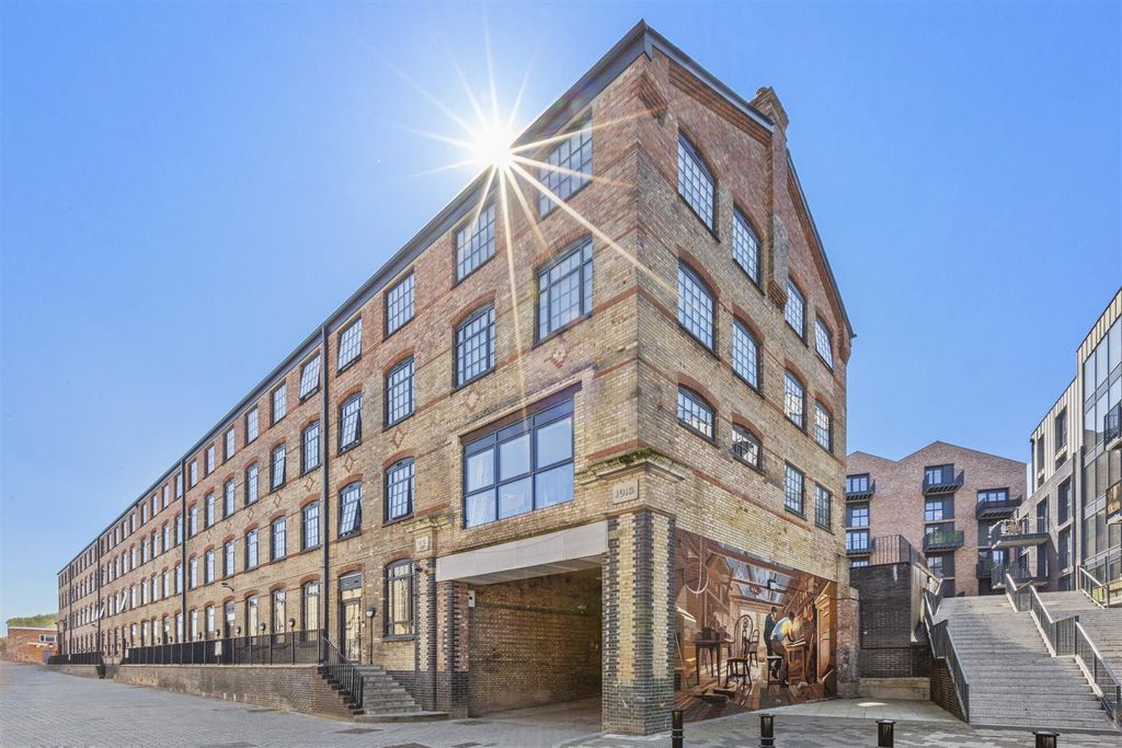 Property photo 1 of 8 Front Aspect