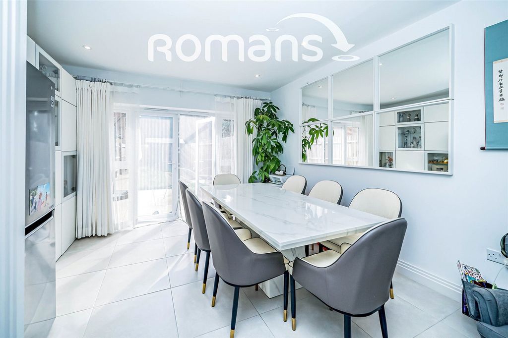 Property photo 2 of 11 1