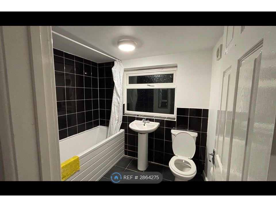 Property photo 2 of 15 Bathroom