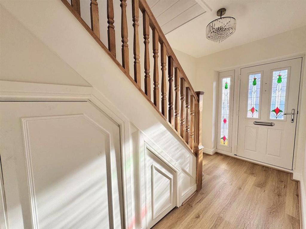 Property photo 3 of 13 Entrance Hall