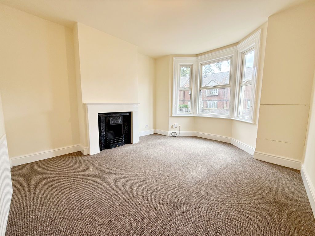 Property photo 2 of 16 Lounge