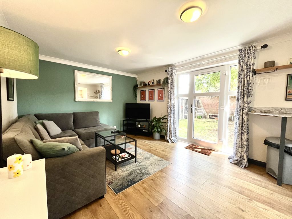 Property photo 2 of 19 Lounge