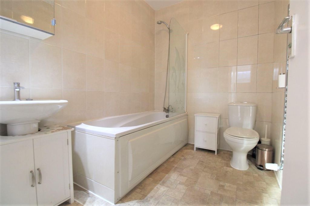 Property photo 3 of 7 Bathroom.Jpg