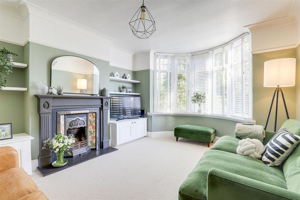 Property photo 2 of 36 9991.Jpg