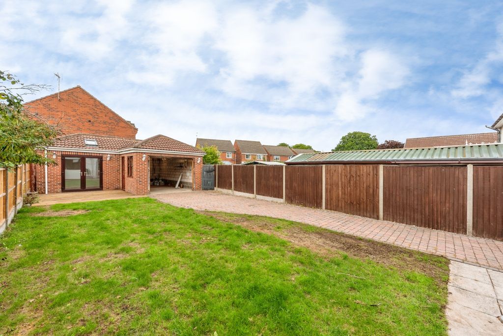 Property photo 2 of 14 44_Newark_Road-28