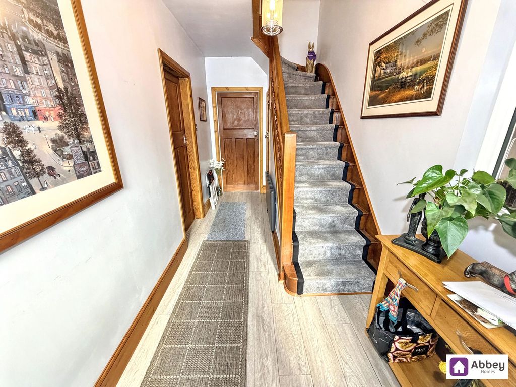 Property photo 2 of 14 Entrance Hall