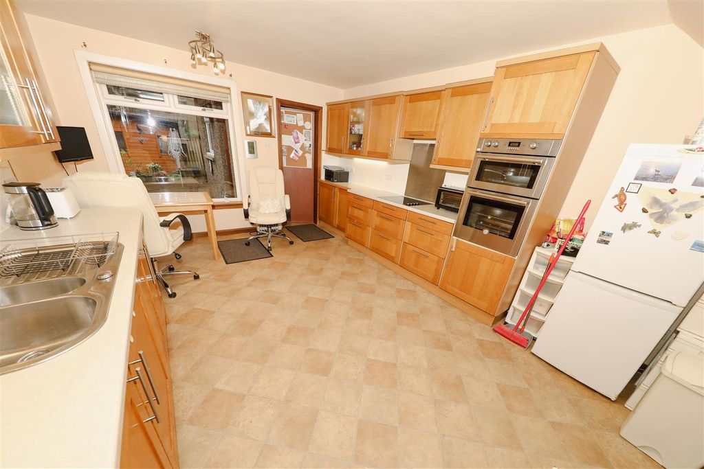 Property photo 3 of 16 E