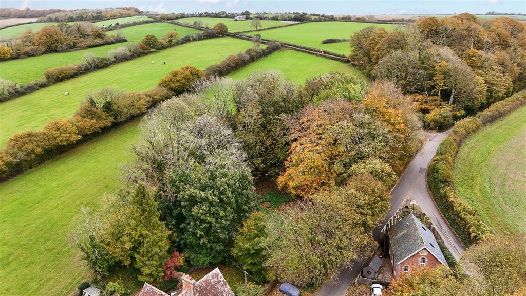 Property photo 3 of 15 -6903647Cce78F-1375138-Jpg.Jpg