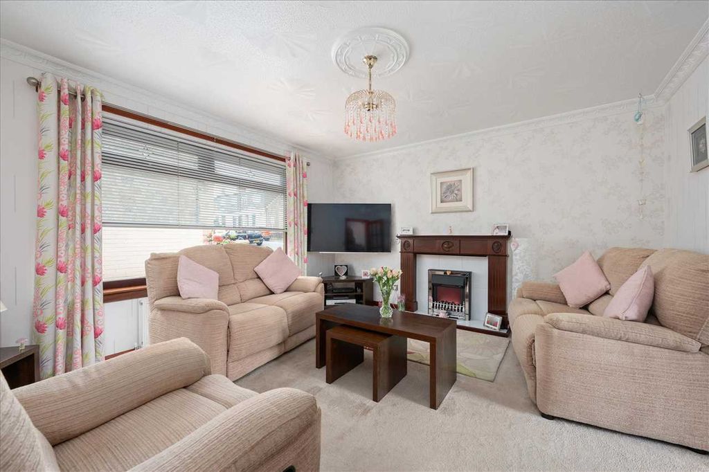 Property photo 2 of 28