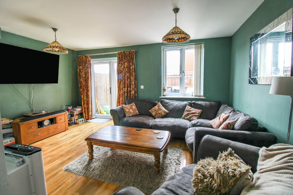 Property photo 2 of 17