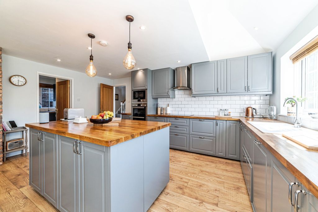 Additional image 6 of 4 bed detached house for saleSowbury Park, Newbury RG20