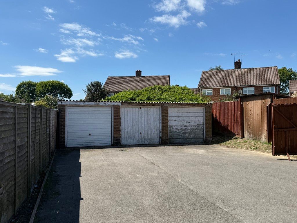 Property photo 1 of 4 Garages 1-3 In Compound