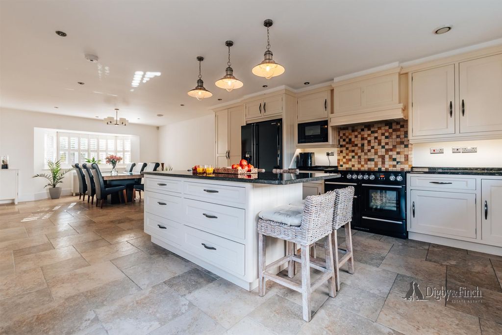 Property photo 3 of 26