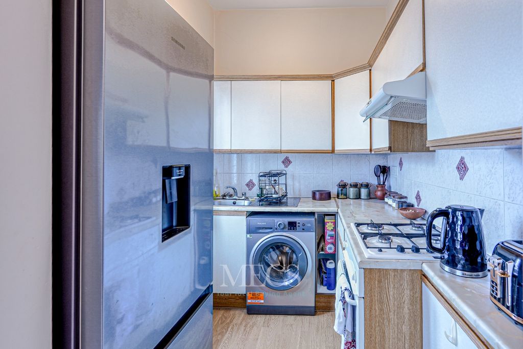 Property photo 3 of 9 4869312