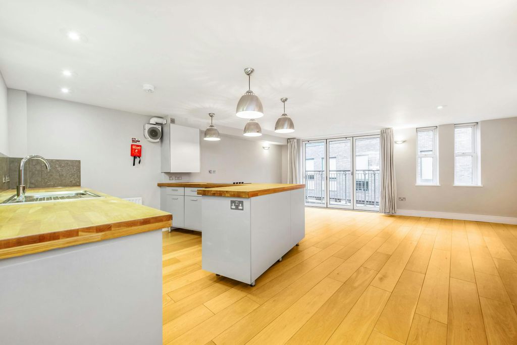 Property photo 3 of 15 Kitchen/Reception Room