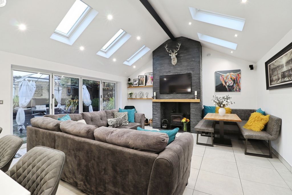 Property photo 2 of 18