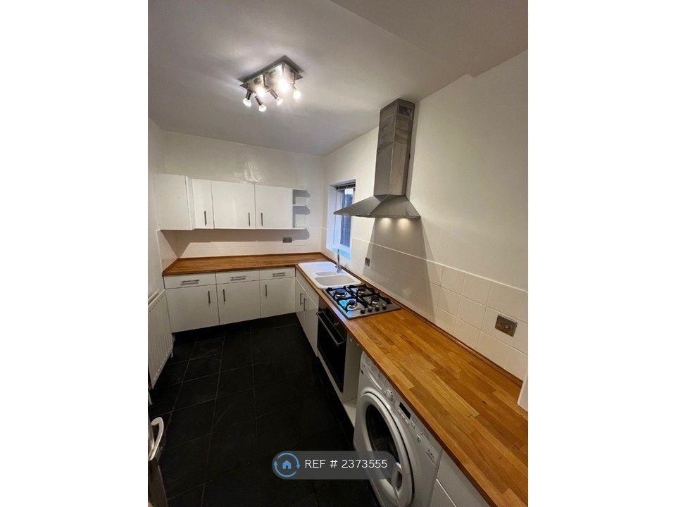 Property photo 1 of 10 Kitchen