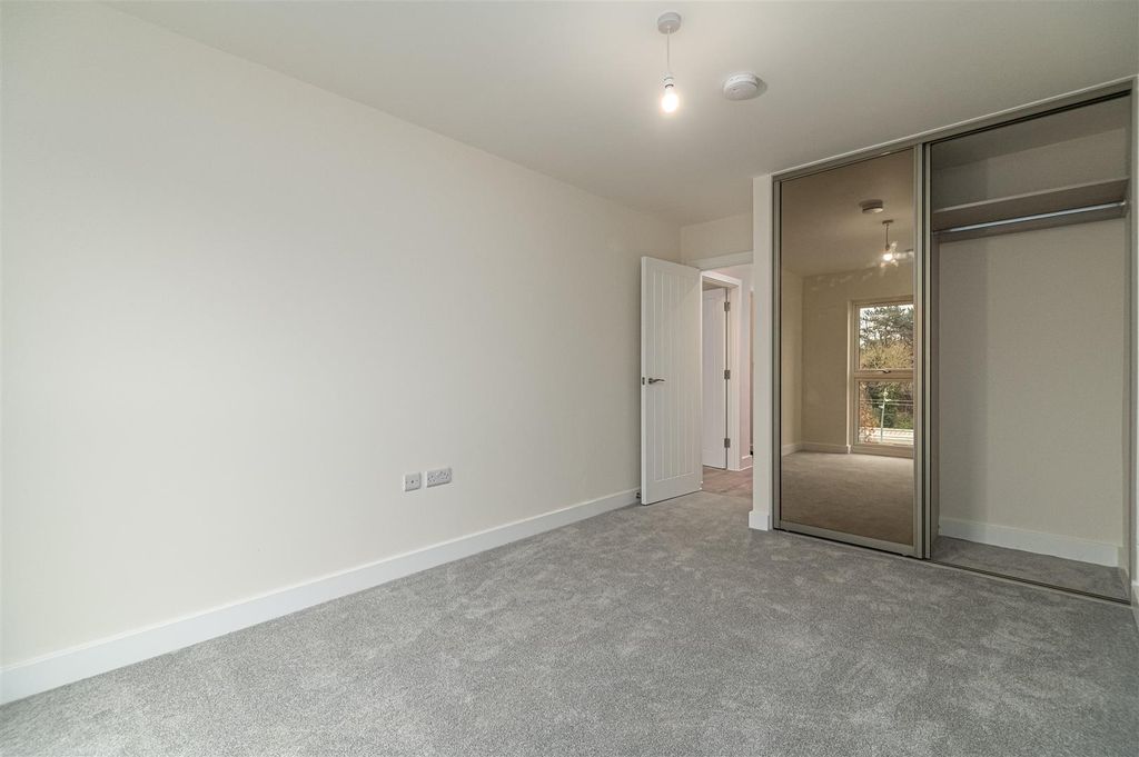 Property photo 3 of 12 Flat 96-15.Jpg