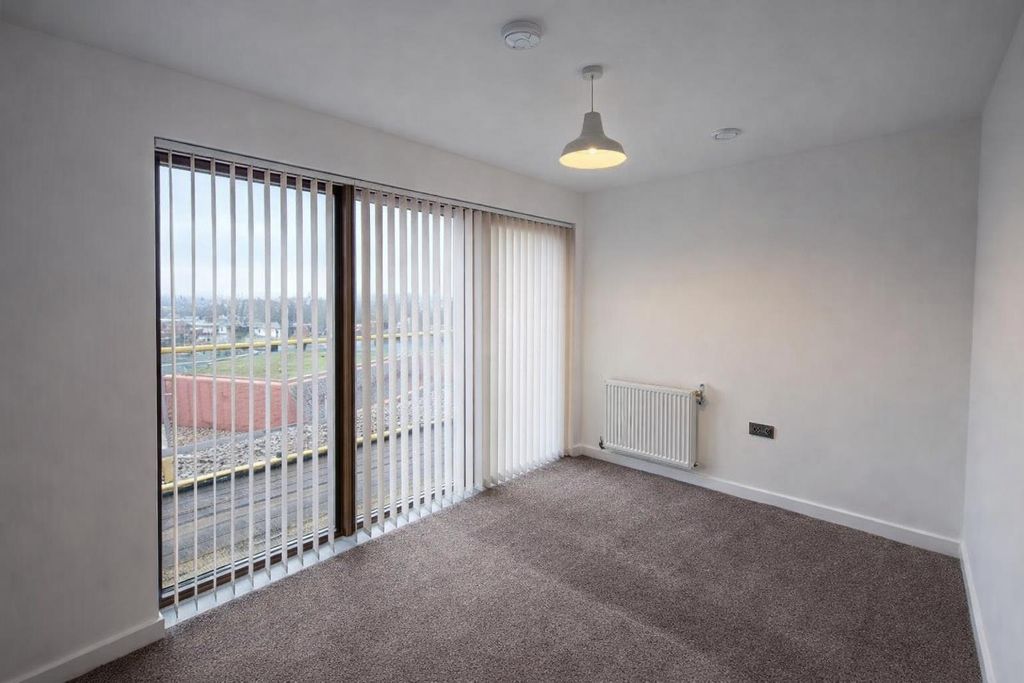 Property photo 3 of 6 Bedroom