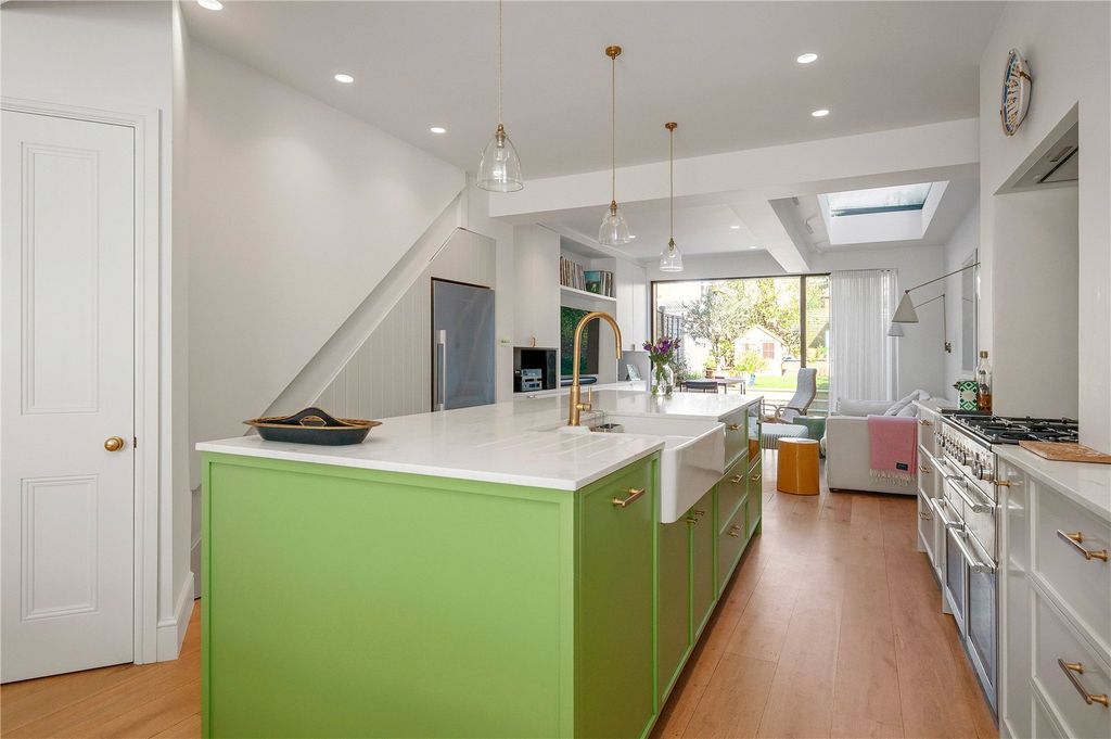 Property photo 2 of 35 Picture No. 18