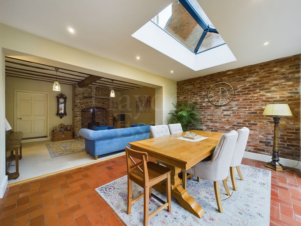Property photo 2 of 34