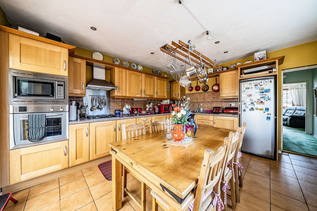 Property photo 3 of 16