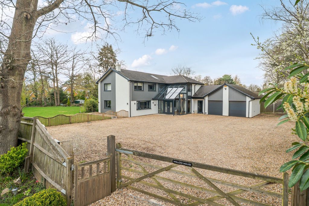 Property photo 1 of 23