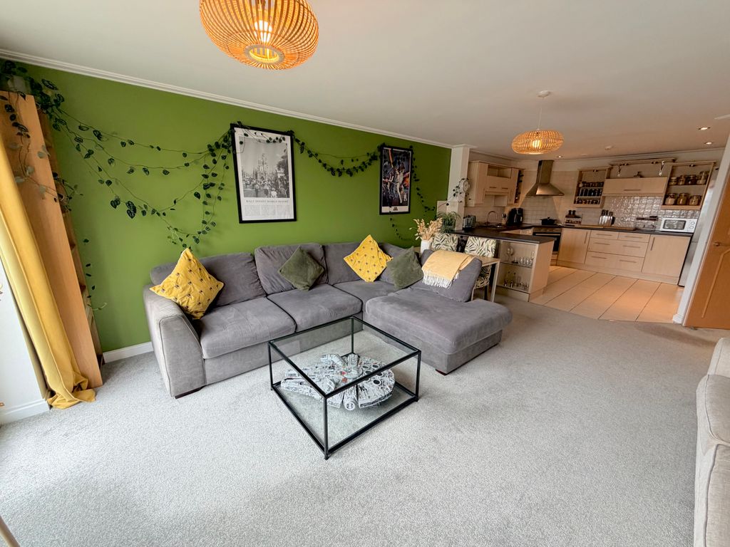 Property photo 2 of 21 Living Area