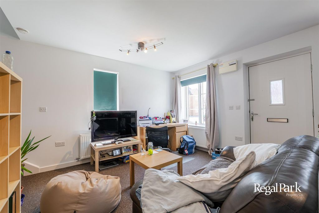 Property photo 3 of 10 Living Area