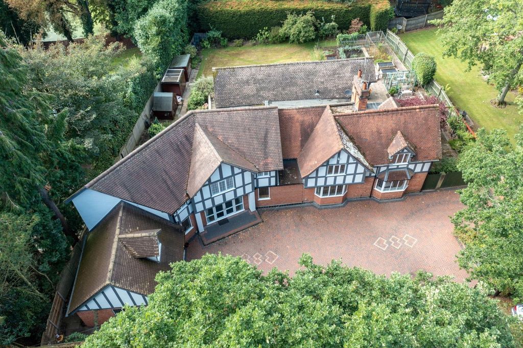 Property photo 2 of 35