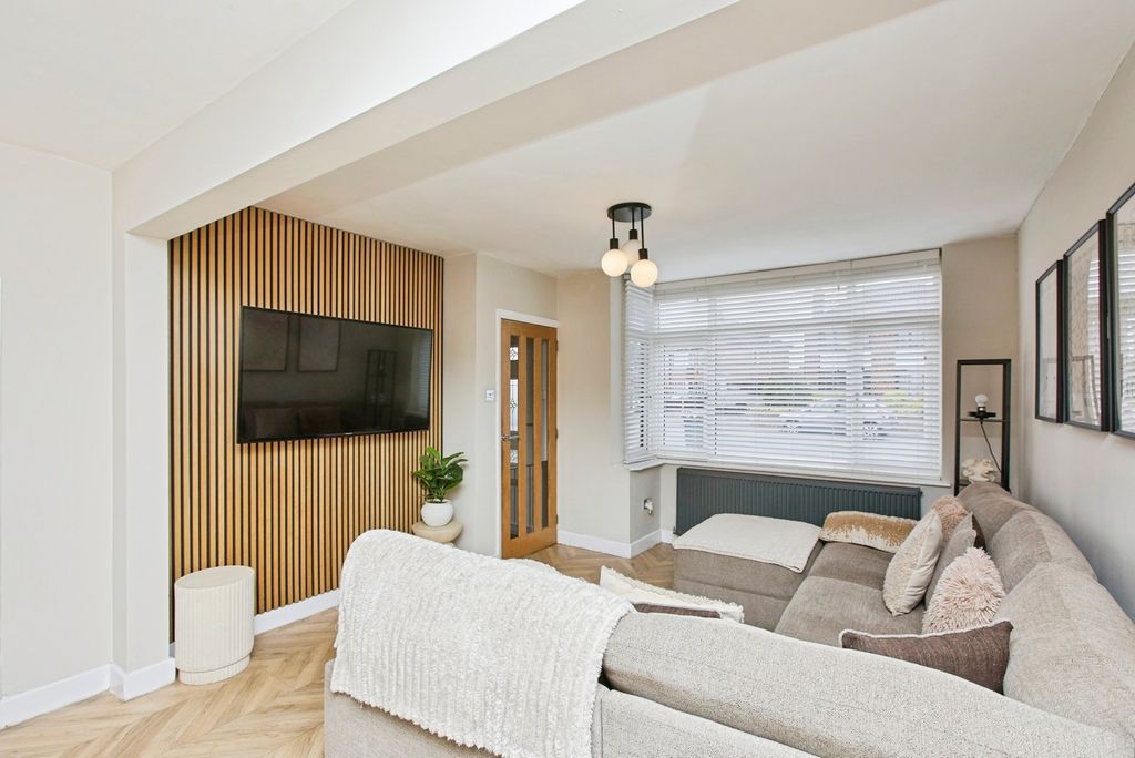 Property photo 3 of 20 Pbox-Img.Jpg