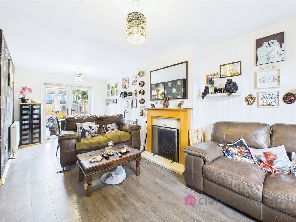 Property photo 3 of 17 Living Room