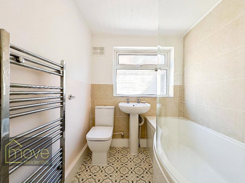 Property photo 3 of 9 Bathroom