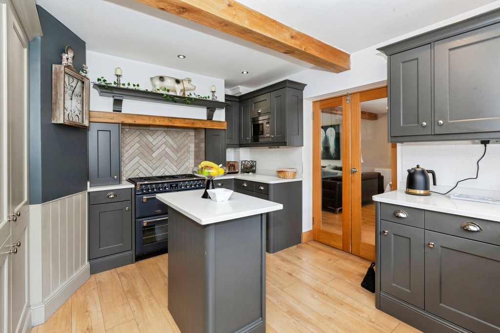 Property photo 2 of 21 Kitchen