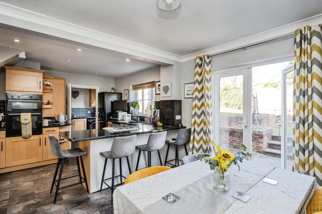 Property photo 2 of 17 Photo