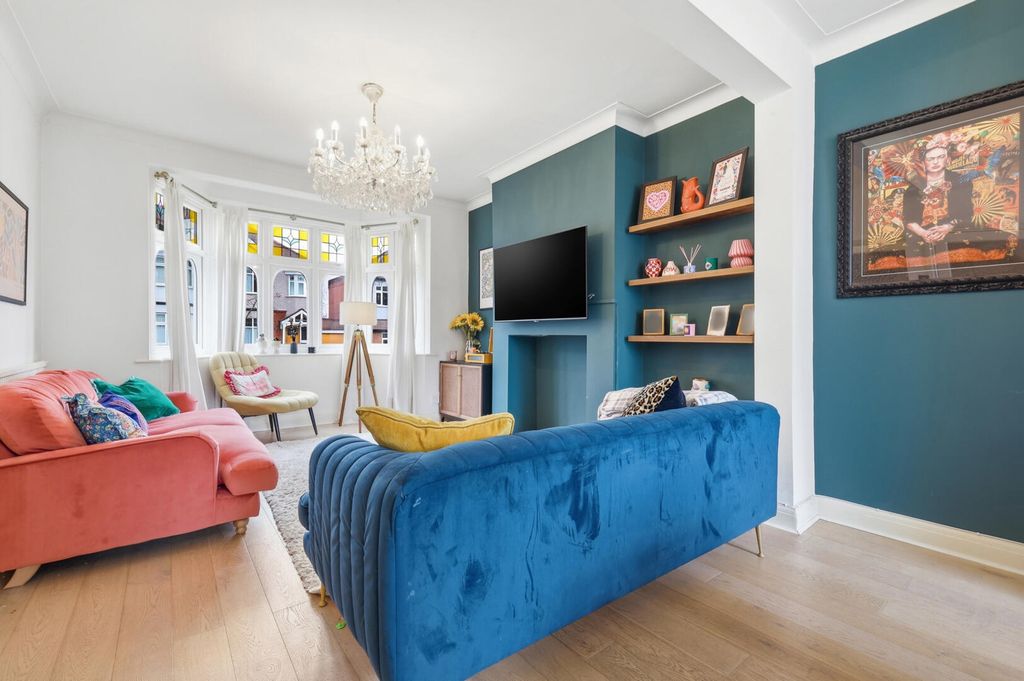 Property photo 3 of 21 Living Room