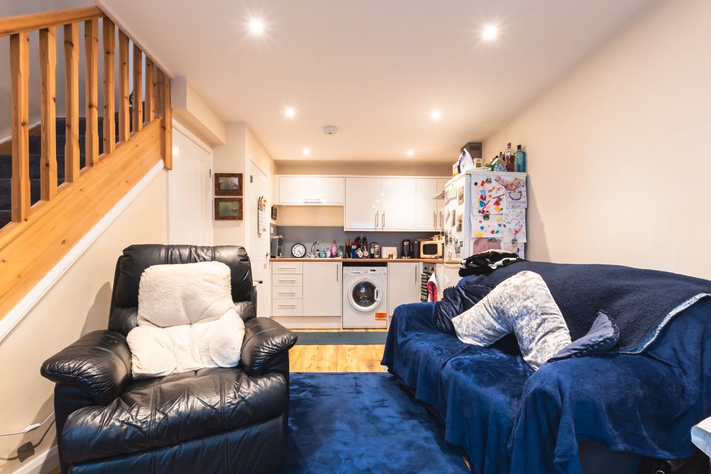 Property photo 2 of 31