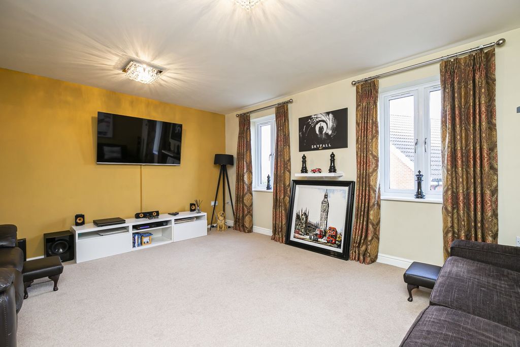 Property photo 3 of 27 Photo 13