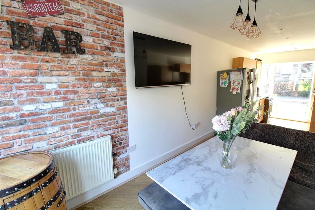 Property photo 2 of 12 Picture No. 10