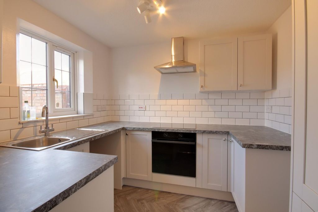 Property photo 2 of 11 Kitchen