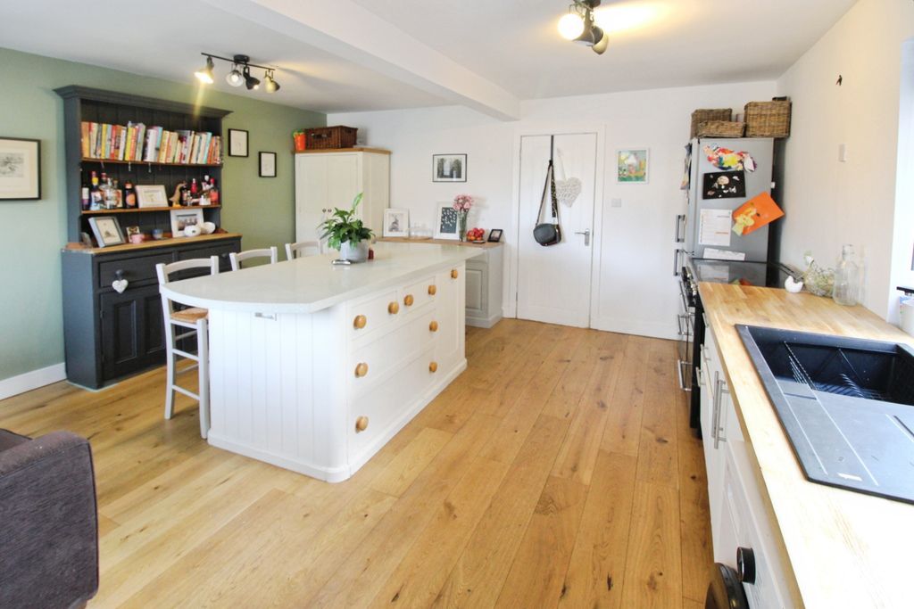 Property photo 3 of 15 A99535Fb-Img_3293.Jpg