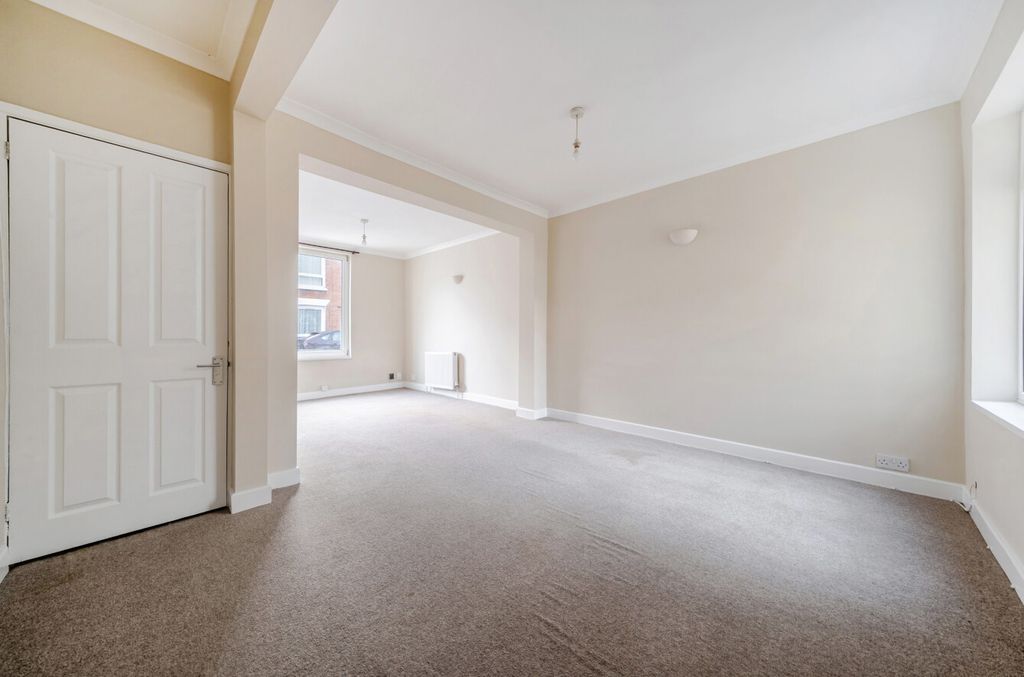 Property photo 3 of 14 1385840-1-6929688...