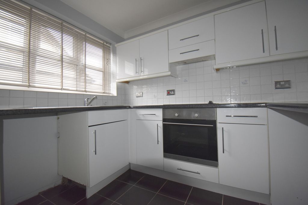 Property photo 2 of 4 Kitchen