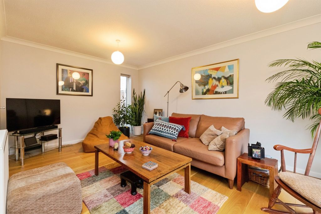 Property photo 2 of 20