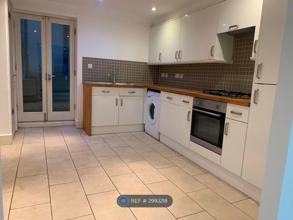 Property photo 2 of 9 Kitchen